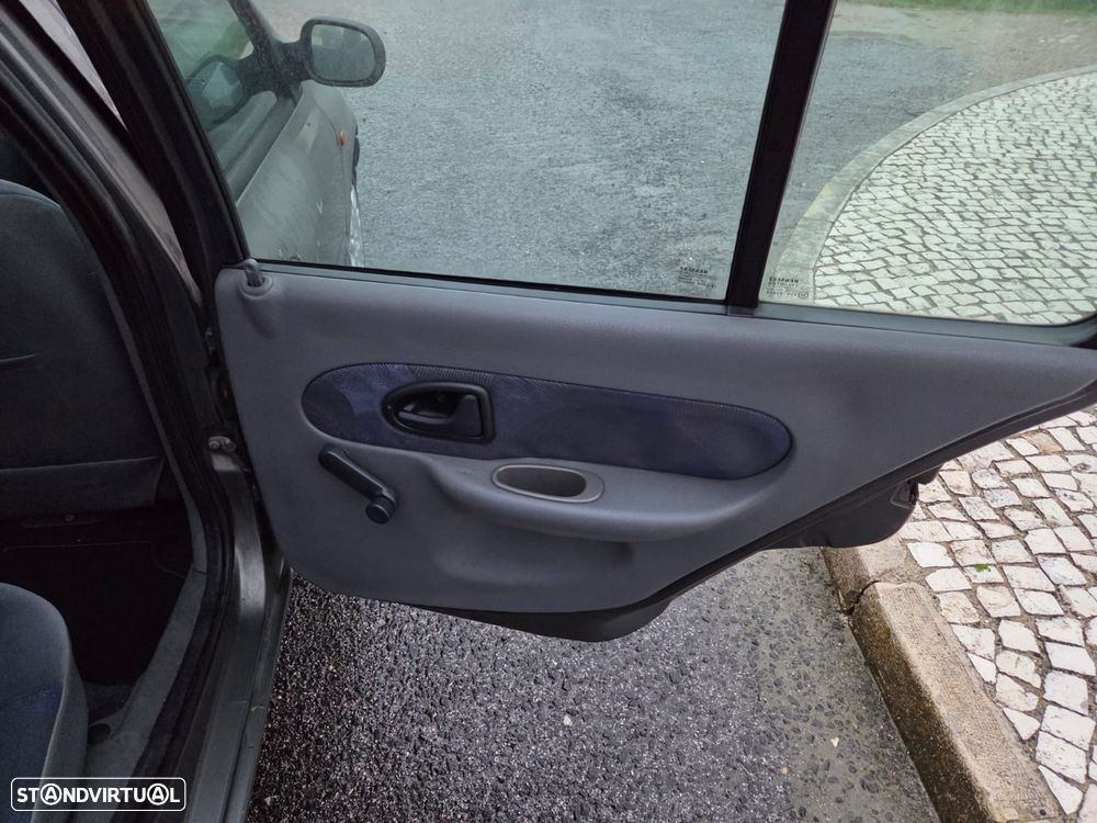 Renault Clio 1.2 — fotografia 10