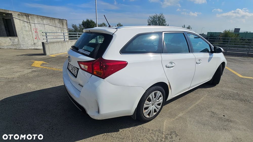 Toyota Auris 1.4 D-4D Premium - 4
