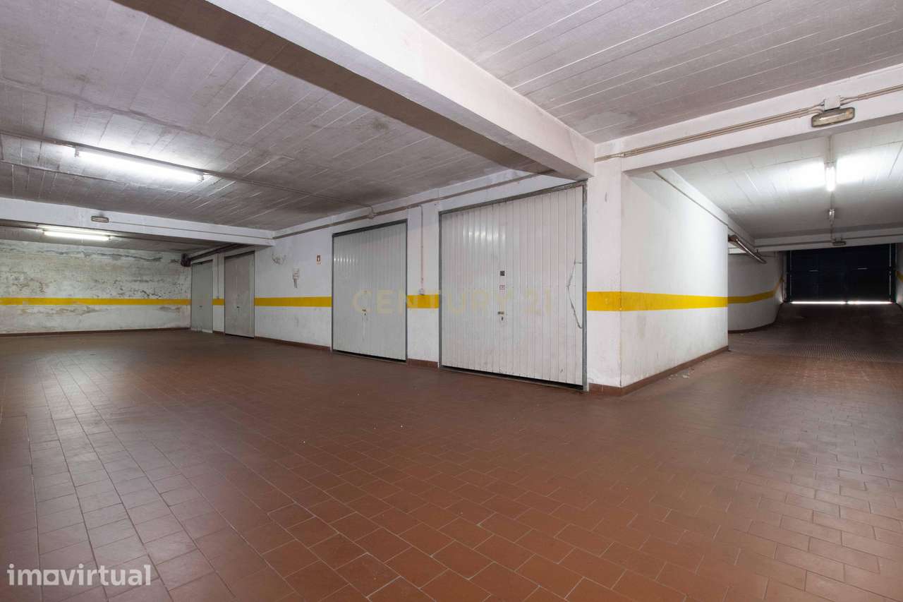 Apartamento T3 de 135 m² com Box para 2 Carros, Elevador e Arrecadação - Grande imagem: 3/24