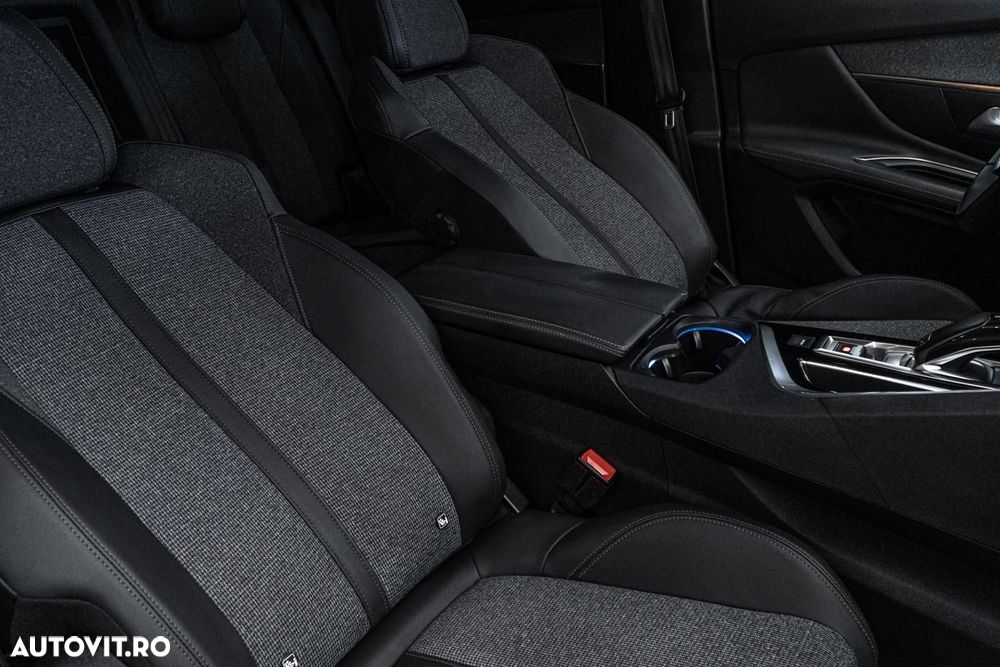 Peugeot 3008 1.2 PureTech Turbo S&S EAT8 Allure - 33