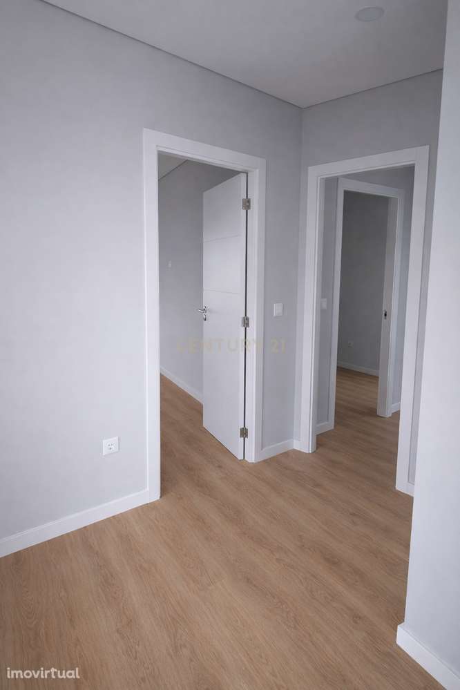 Apartamento Renovado T2 com Vista Panorâmica em Rio Tinto - Grande imagem: 3/12