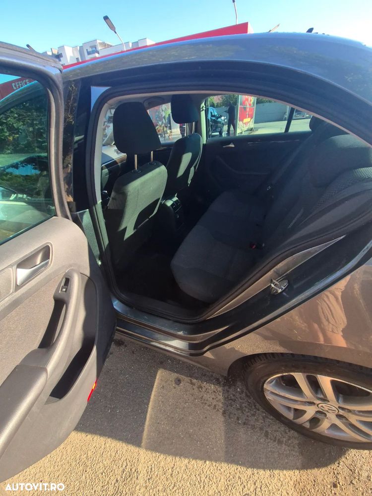 Volkswagen Jetta 2.0 TDI Comfortline - 6