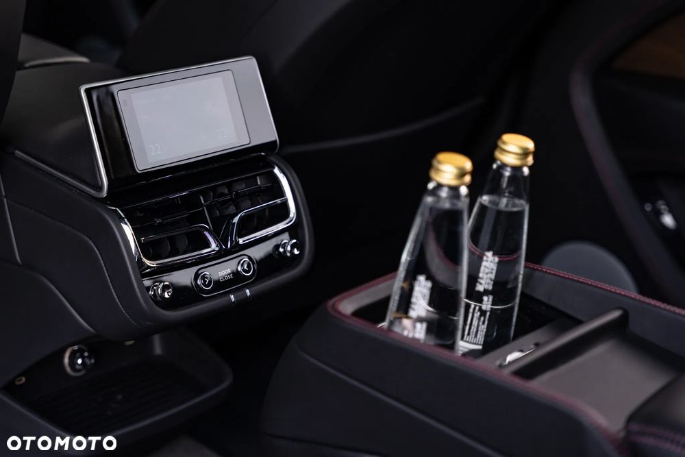 Bentley Bentayga EWB Azure - 36