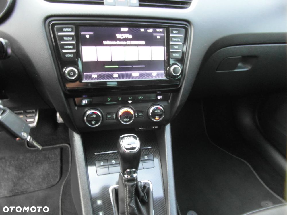 Skoda Octavia 2.0 TDI DSG RS - 28