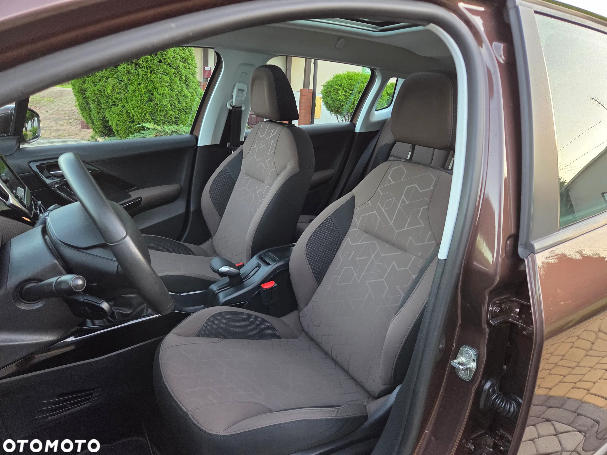 Peugeot 2008 e-HDi FAP 92 STOP & START Allure - 24