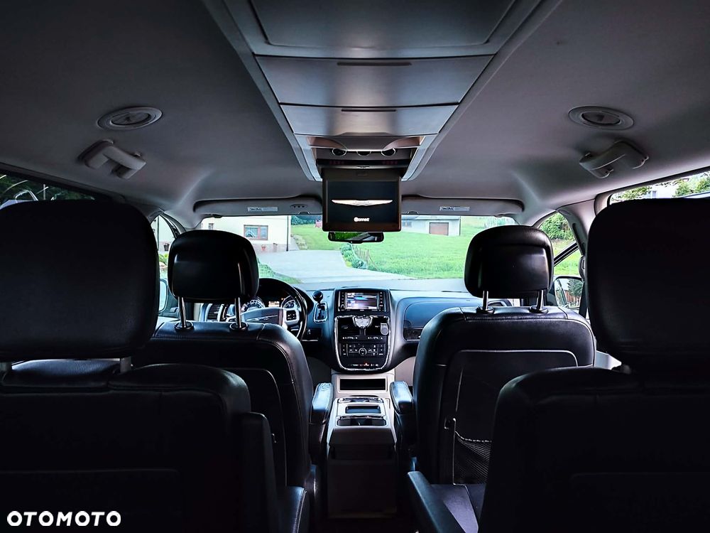 Chrysler Town & Country 3.6 Limited - 31