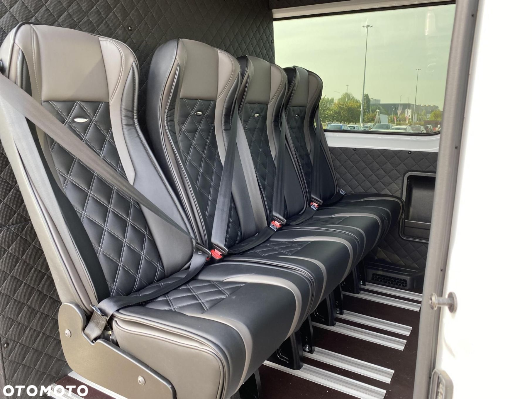 Mercedes-Benz Sprinter - 13