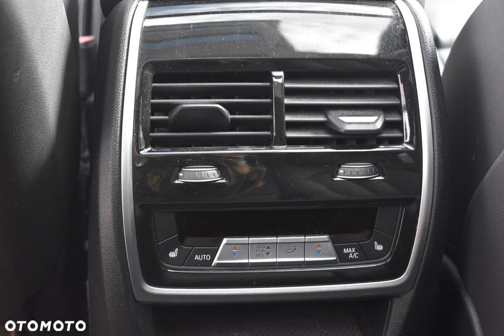 BMW X7 M50i sport - 16