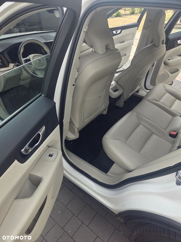 Volvo XC 60 B4 B Plus Bright - 4