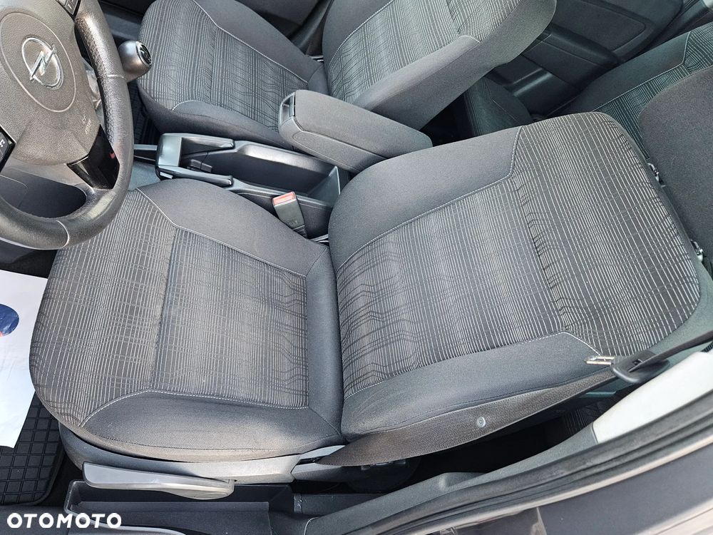 Opel Zafira - 17