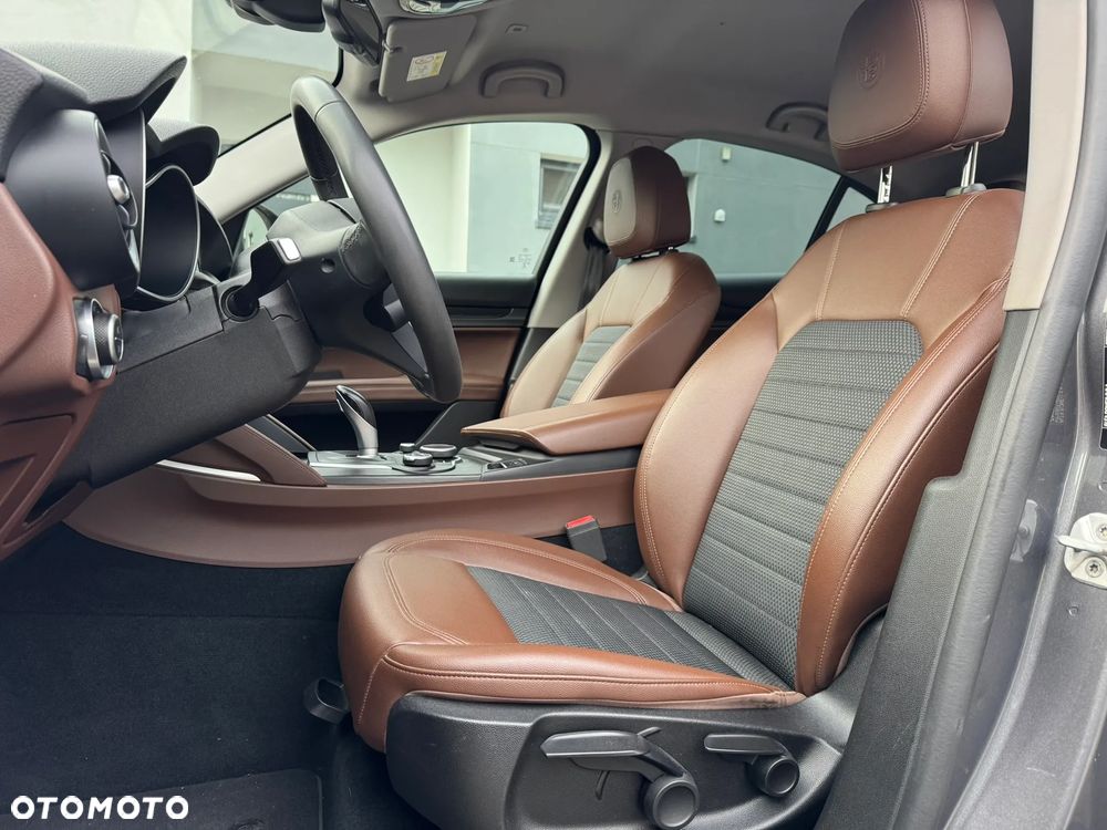 Alfa Romeo Stelvio 2.2 16V AT8 Business - 18