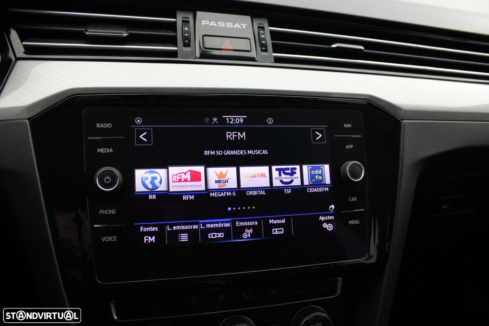 VW Passat Variant 1.6 TDI Business DSG - 16