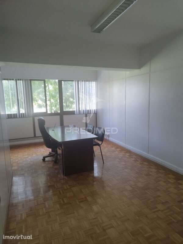 Venha conhecer  este magnifico escritório situado no Centro de Alma... - Grande imagem: 2/14