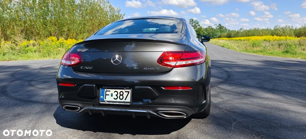 Mercedes-Benz Klasa C 300 4MATIC 9G-TRONIC - 27