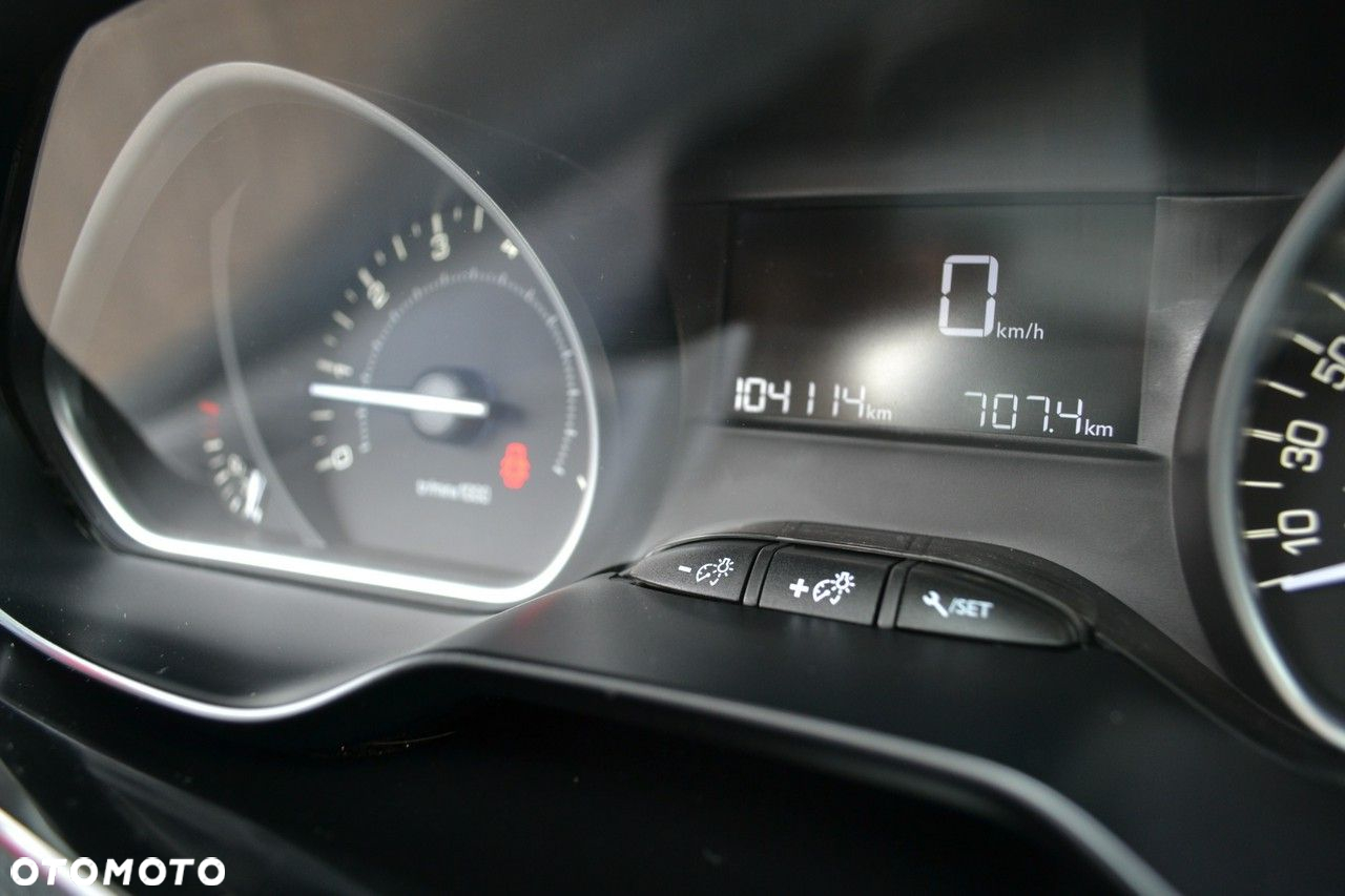 Peugeot 208 1.2 PureTech Allure - 16