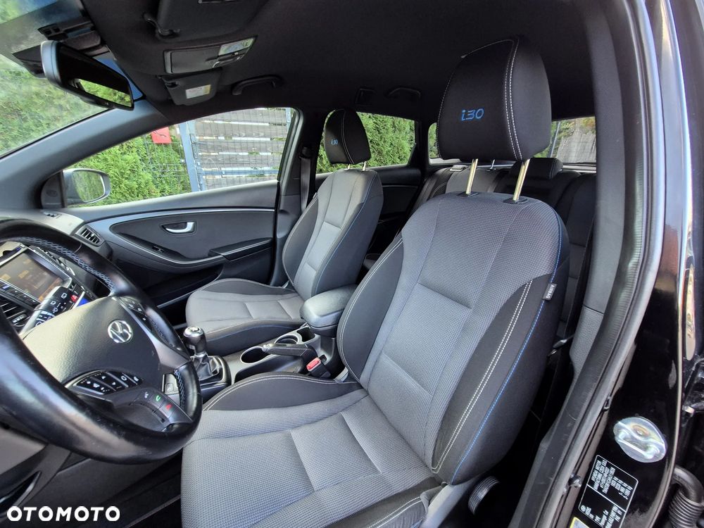Hyundai i30 blue Kombi 1.6 GDi Passion - 20