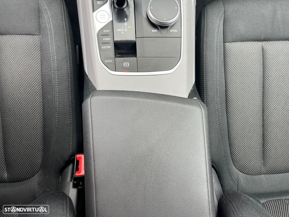 BMW 330 e Corporate Edition Auto - 42
