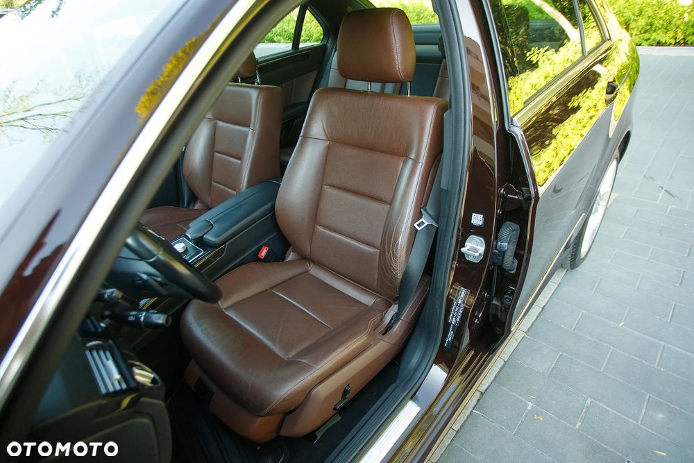 Mercedes-Benz Klasa E 350 CDI BlueEff Avantgarde - 28