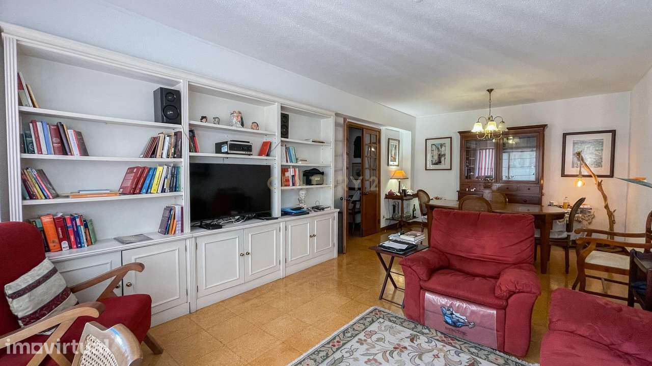 Apartamento T3 com 116 m² e lugar de garagem nas Laranjeiras, Lisboa - Grande imagem: 4/20