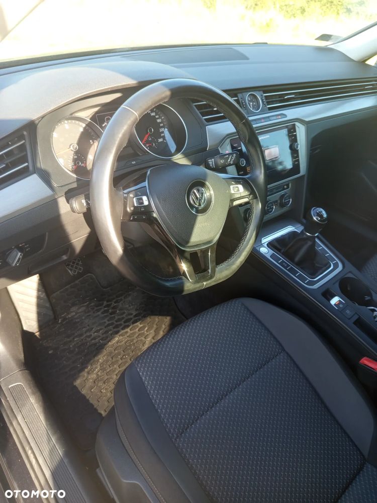 Volkswagen Passat 2.0 TDI SCR Trendline - 10