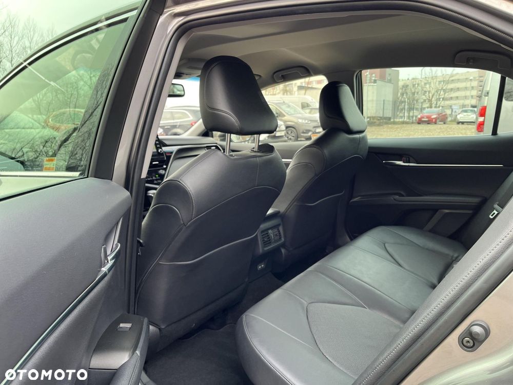 Toyota Camry 2.5 Hybrid Executive CVT - 8