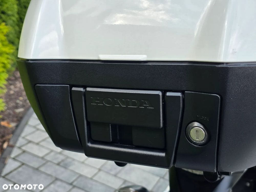 Honda VFR - 12