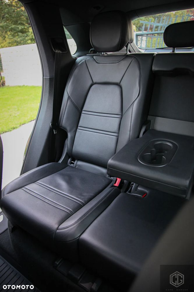 Porsche Cayenne - 23