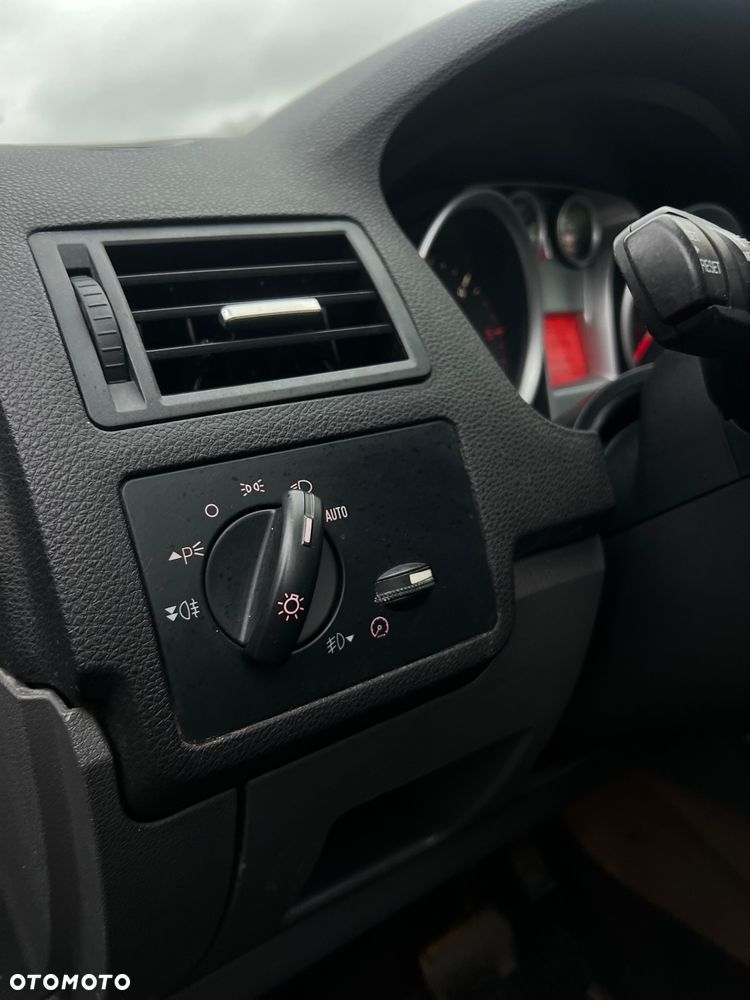 Ford Kuga 2.0 TDCi 4x4 Titanium - 25