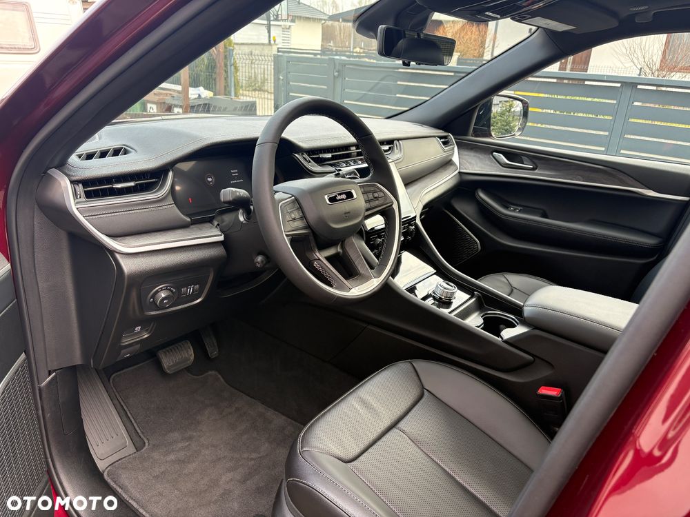 Jeep Grand Cherokee - 16