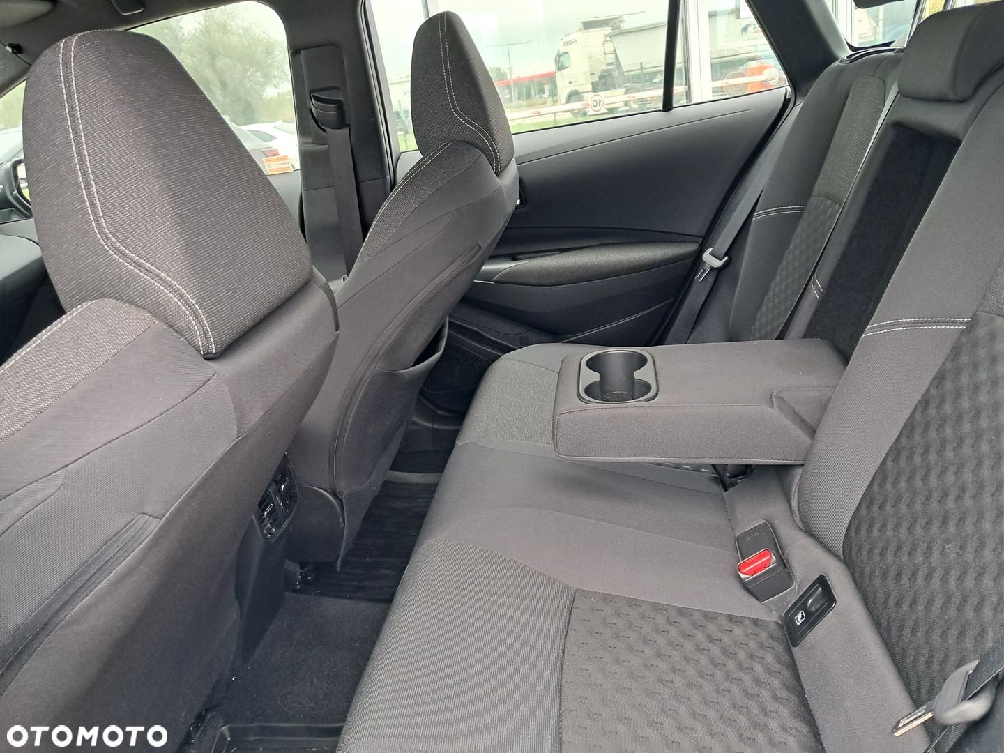 Toyota Corolla 1.8 Hybrid Comfort - 12