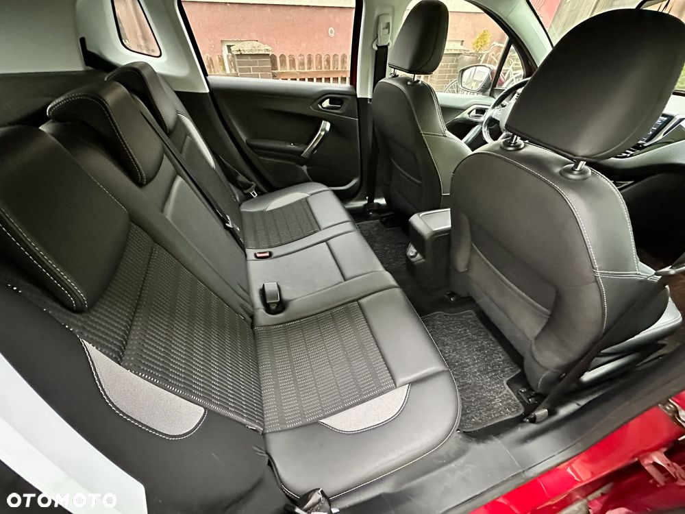 Peugeot 2008 1.2 Pure Tech GPF Allure S&S EAT6 - 16