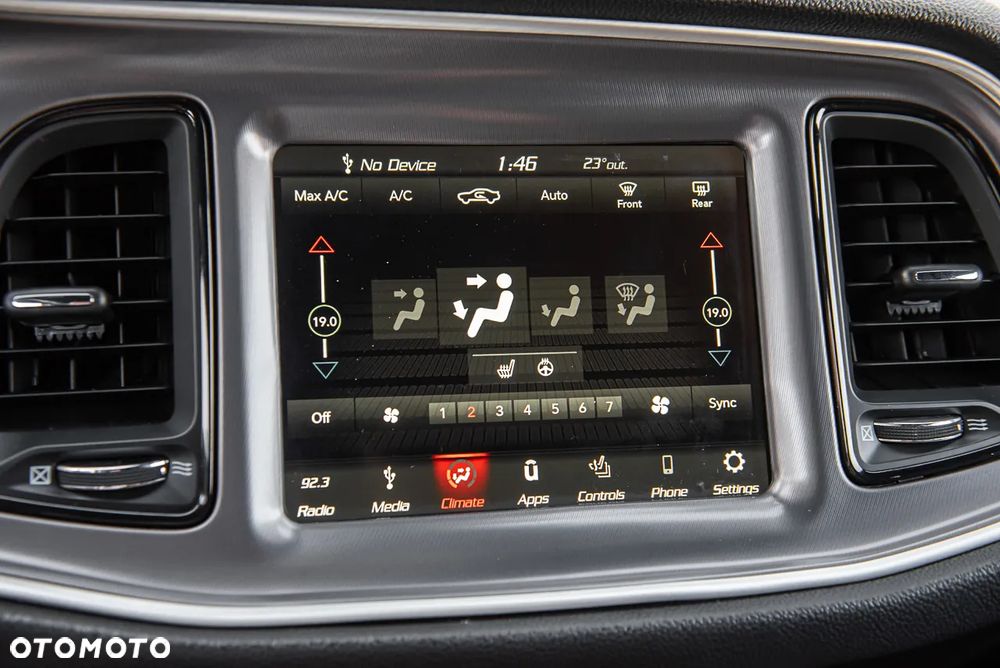 Dodge Challenger 6.4 Scat Pack - 25