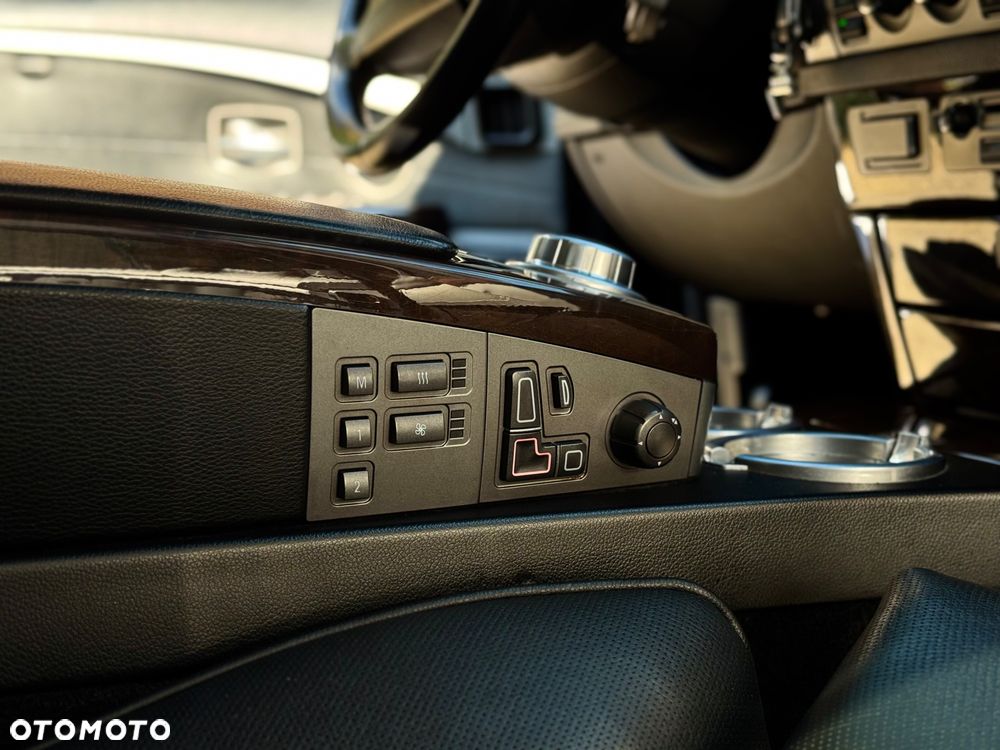 BMW Seria 7 750i L - 16