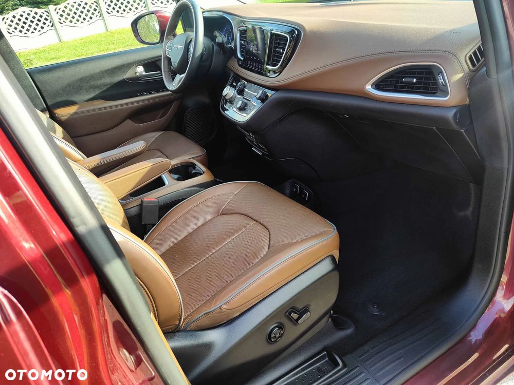 Chrysler Pacifica - 22