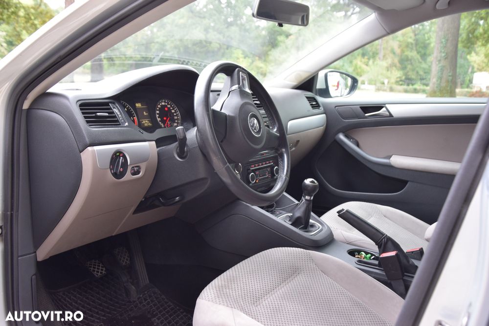 Volkswagen Jetta 1.6 TDI DPF Trendline - 8