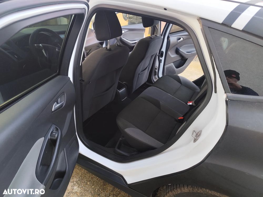 Ford Focus Turnier 1.6 Ti-VCT Champions Edition - 17