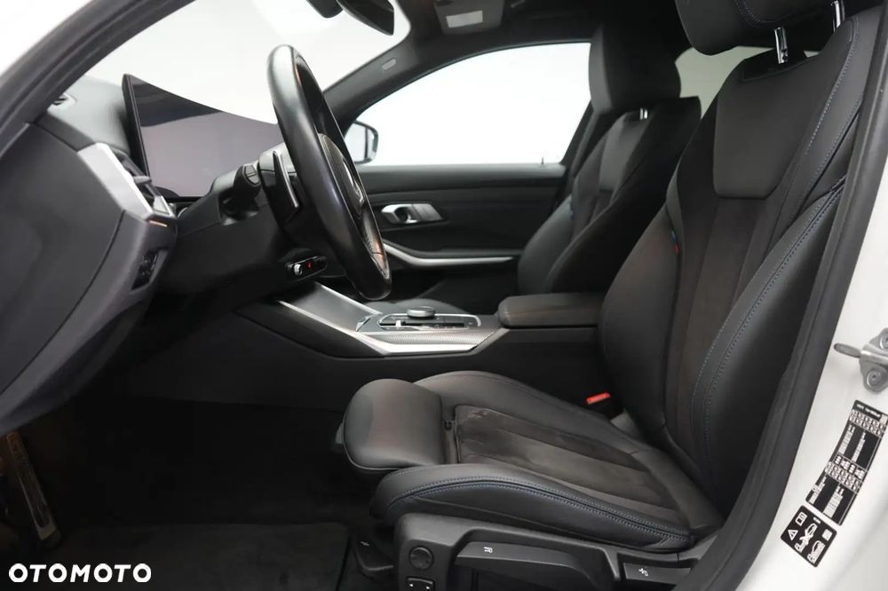 BMW Seria 3 330i xDrive M Sport - 11