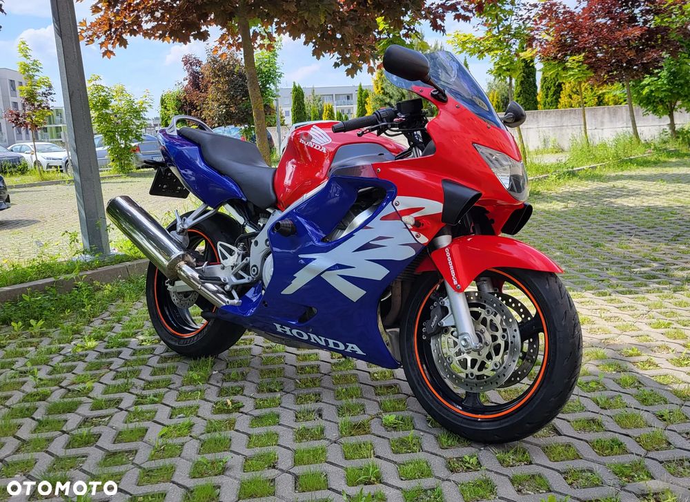 Honda CBR - 1
