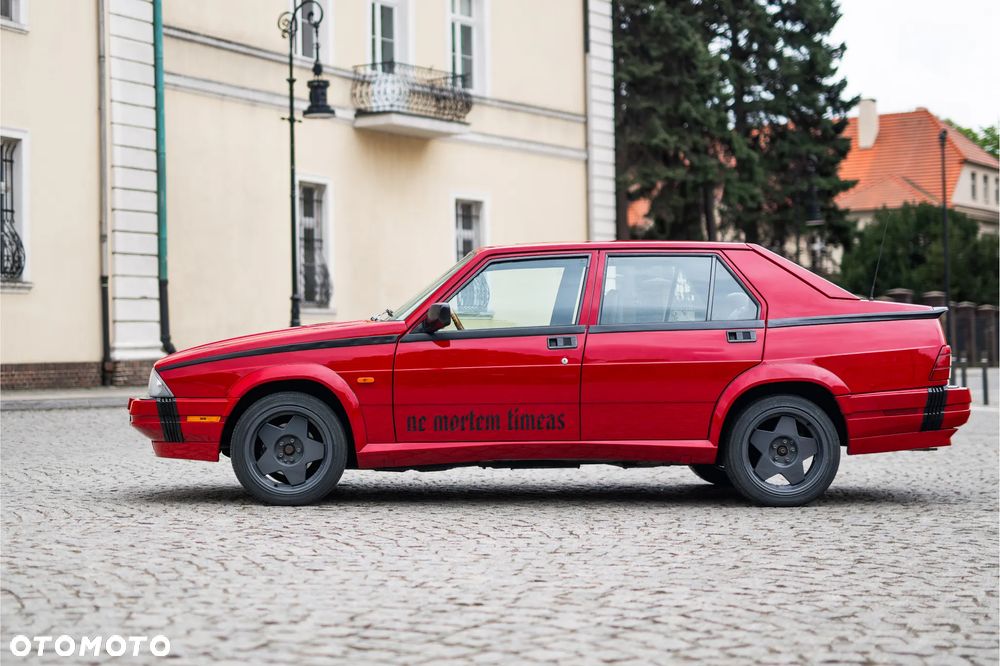 Alfa Romeo 75 - 6