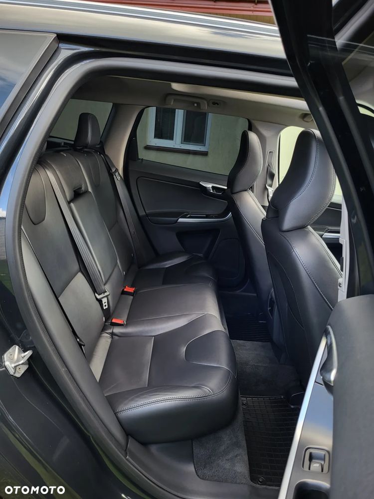 Volvo XC 60 D4 Geartronic Summum - 16