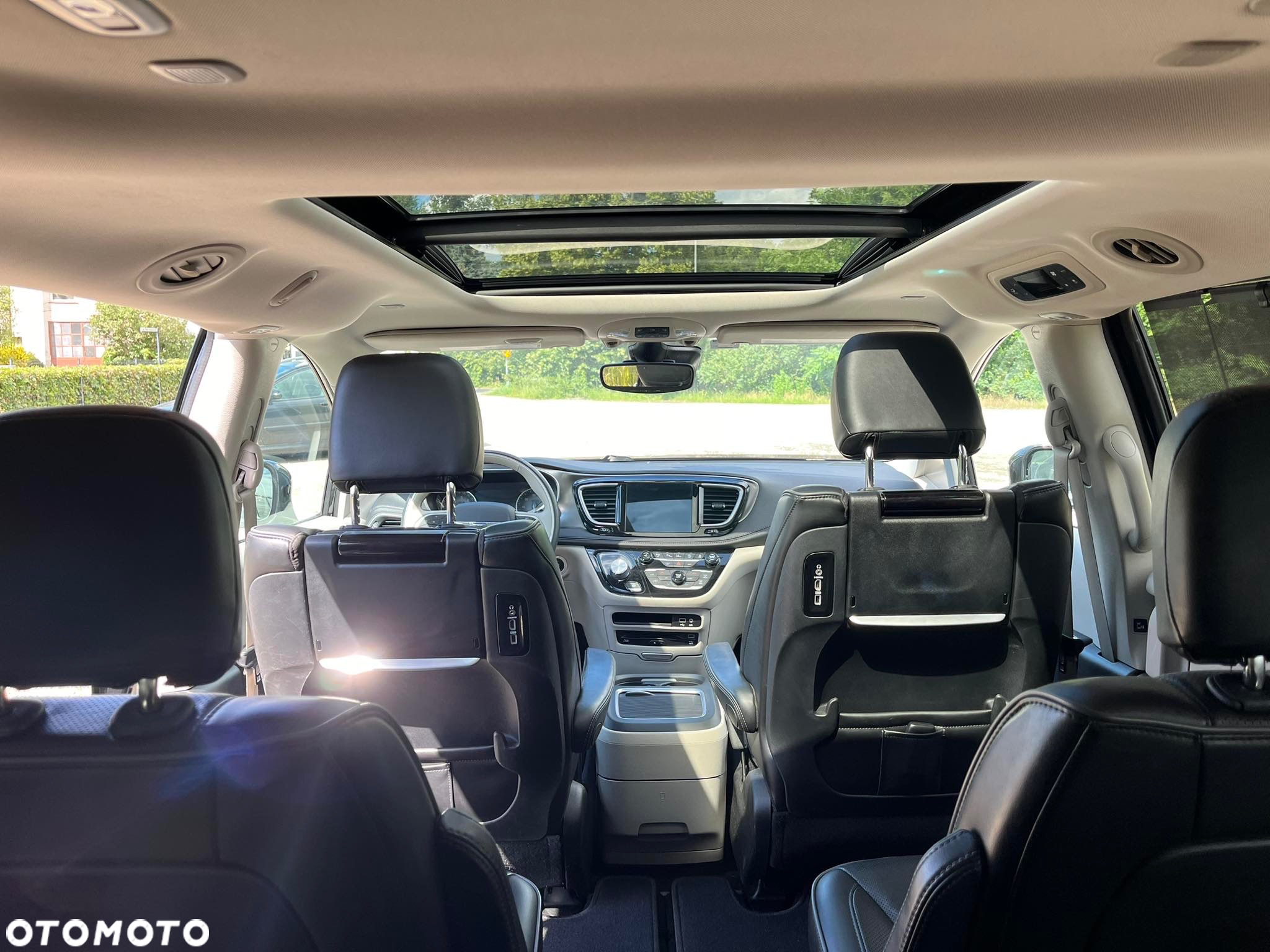 Chrysler Pacifica - 11