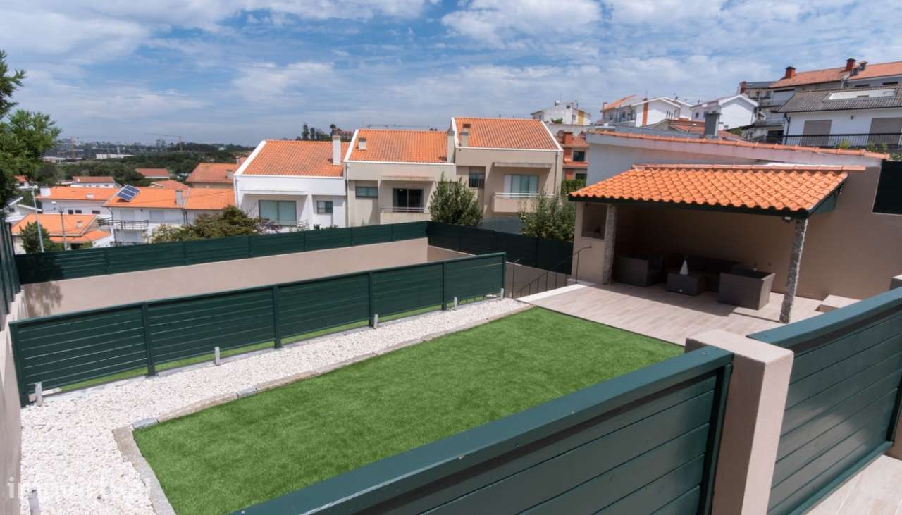 Moradia V4 com vistas do Rio Douro e da cidade do Porto em Vila Nova d - Grande imagem: 2/25