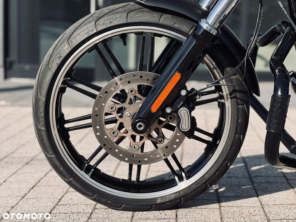 Harley-Davidson Softail Breakout - 17