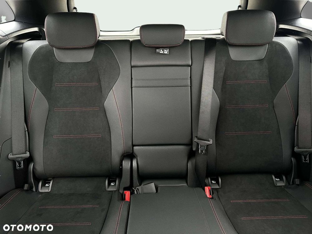 Mercedes-Benz GLA - 13