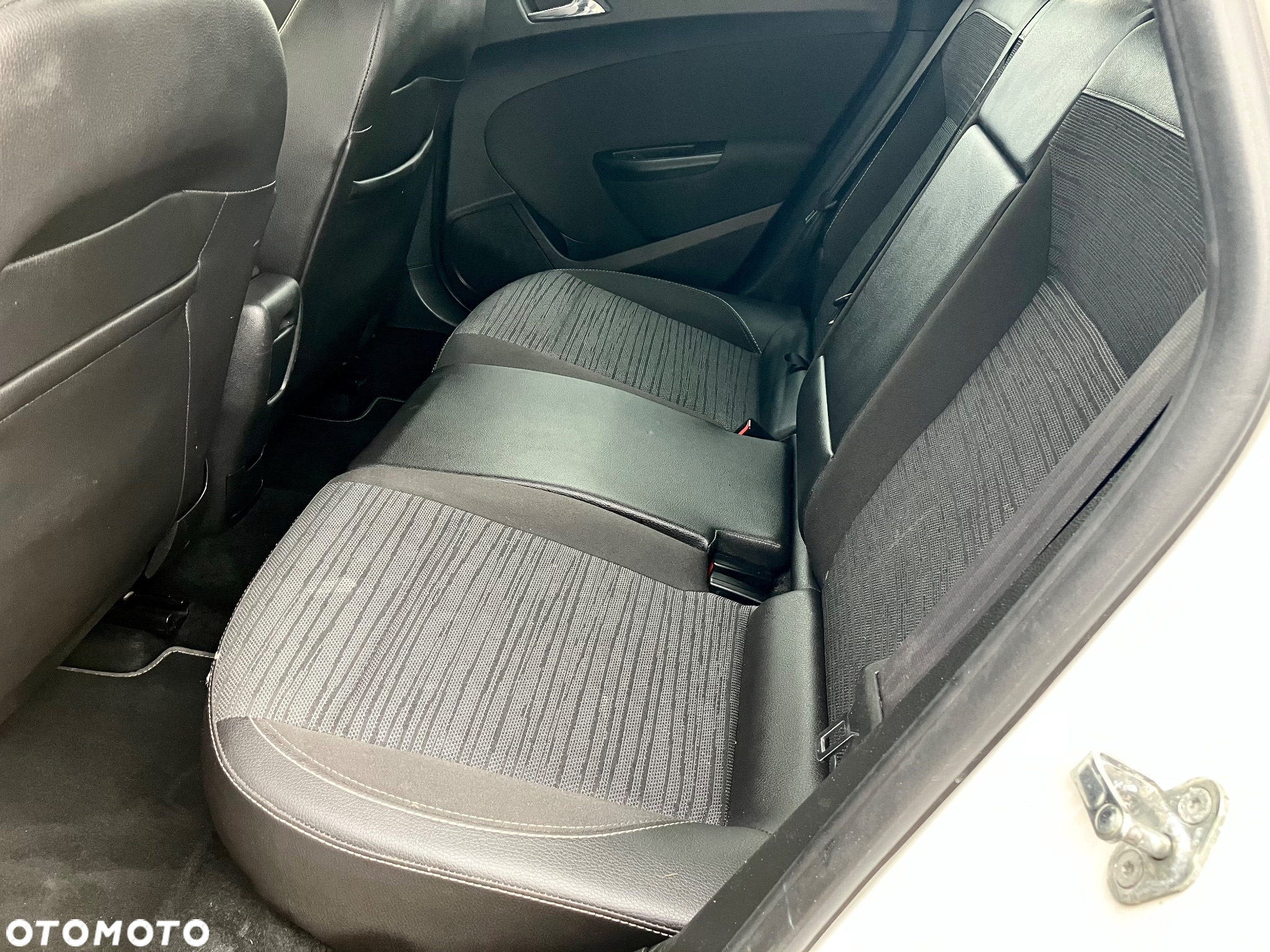 Opel Astra 1.4 Turbo Color Edition - 17