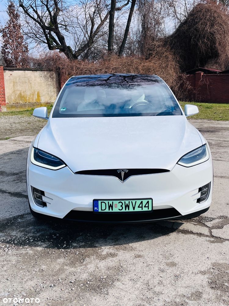 Tesla Model X - 4