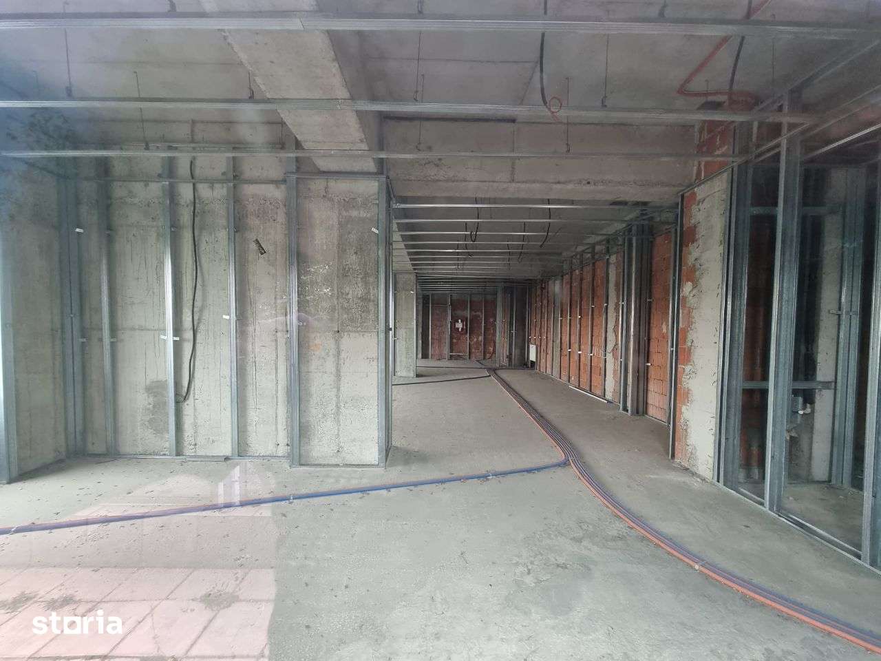 Vand spatiu pretabil birouri, servicii, situat in pitesti, craiovei - Imagine principală: 2/17