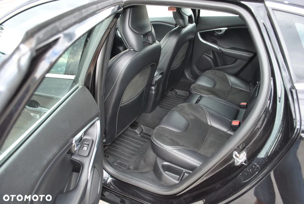 Volvo V40 D2 Drive-E R-Design Momentum - 11