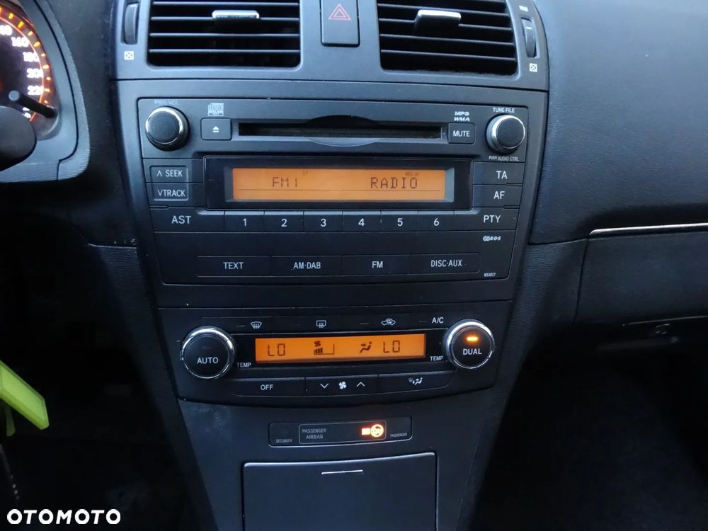 Toyota Avensis 1.8 Sol - 26