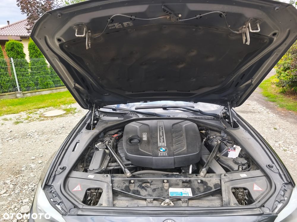 BMW Seria 5 525d xDrive - 24
